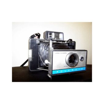 800px-Polaroid_Automatic_210_105354018.jpg