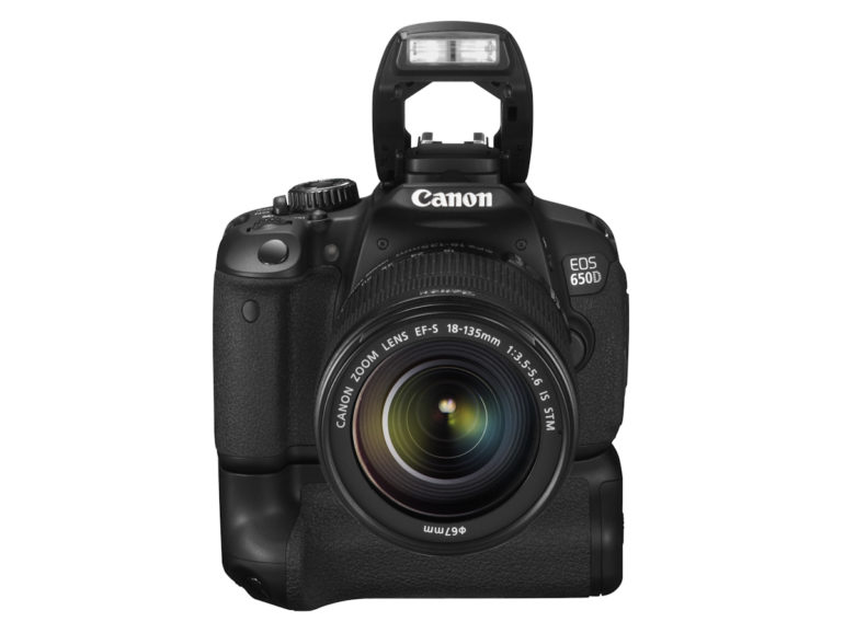EOS 650D FRA FLASH UP w EF-S 18-135mm w BG