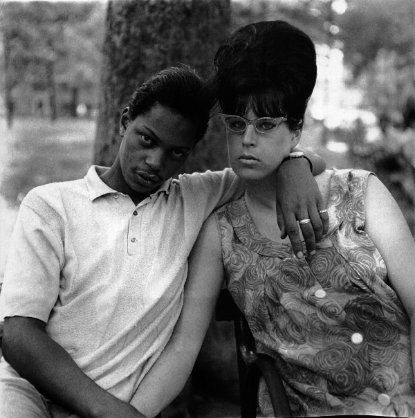 a-young-man-and-his-pregnant-wife-in-washington-square-park-diane-arbus-ny-1965.jpeg