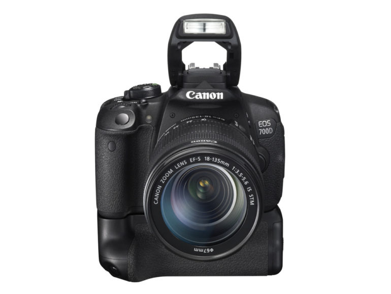 EOS 700D FRA FLASH OPEN BG-E9 w EF-S 18-135mm IS STM