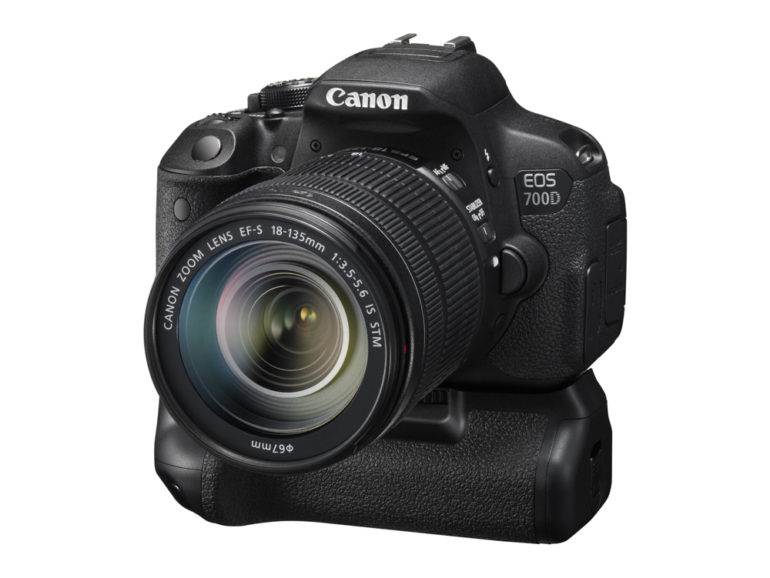 EOS 700D FSL BG-E9 w EF-S 18-135mm IS STM