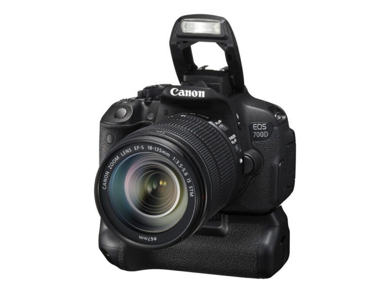 EOS 700D FSL FLASH OPEN BG-E9 w EF-S 18-135mm IS STM