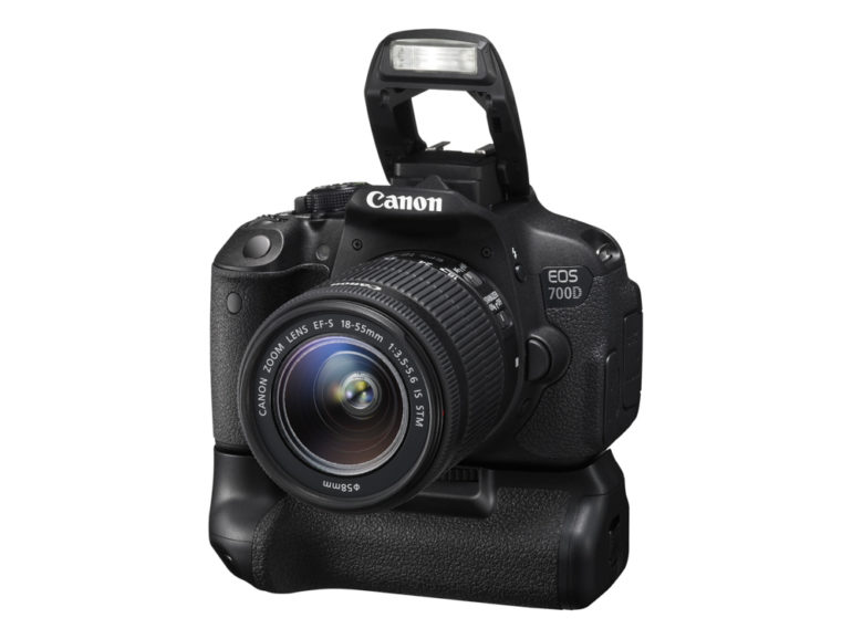 EOS 700D FSL FLASH OPEN BG-E9 w EF-S 18-55mm IS STM