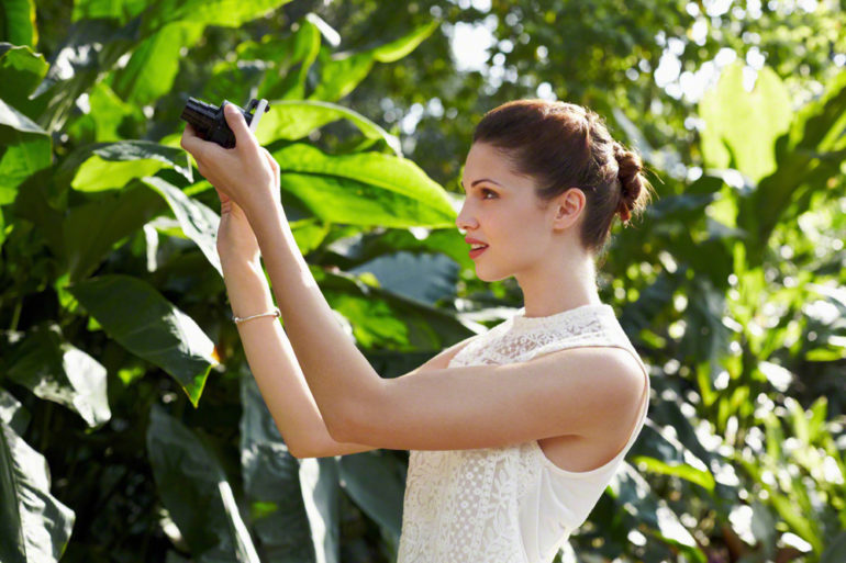 DSC-QX10_Lifestyle_06_Xperia-Z_EXP201412E-1200