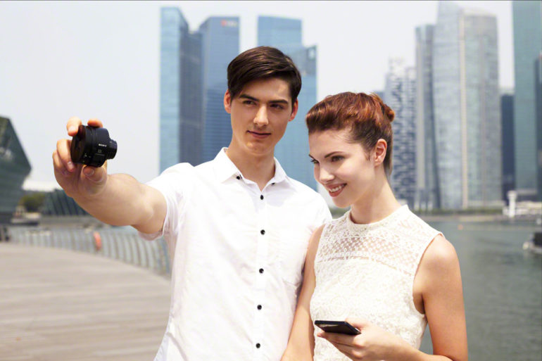 DSC-QX10_Lifestyle_11_Xperia-Z_EXP201412E-1200.jpg