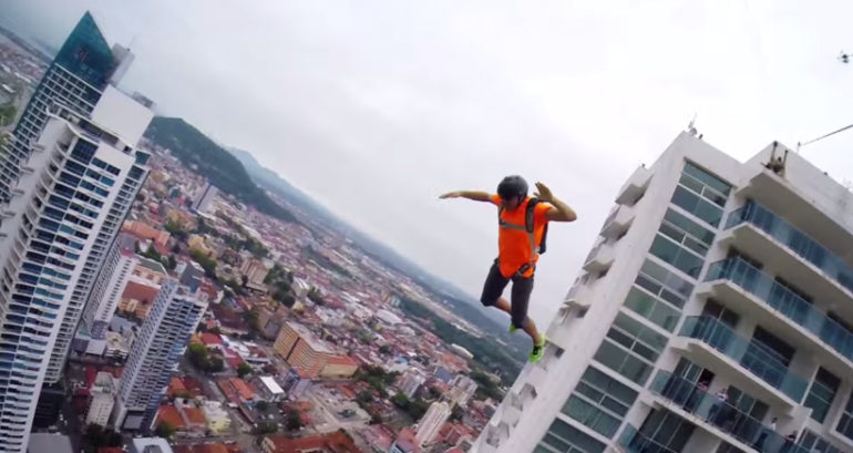 World-s-Largest-Urban-Zipline-YouTube.png