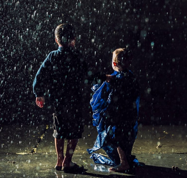 fstoppers_photos_for_facebook_kids_in_rain.jpg