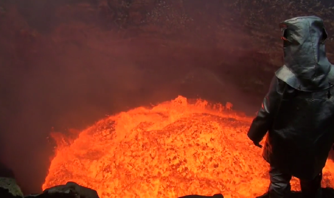 Explorer-Captures-What-It-s-Like-to-Rappel-Down-Into-an-Active-Volcano.png