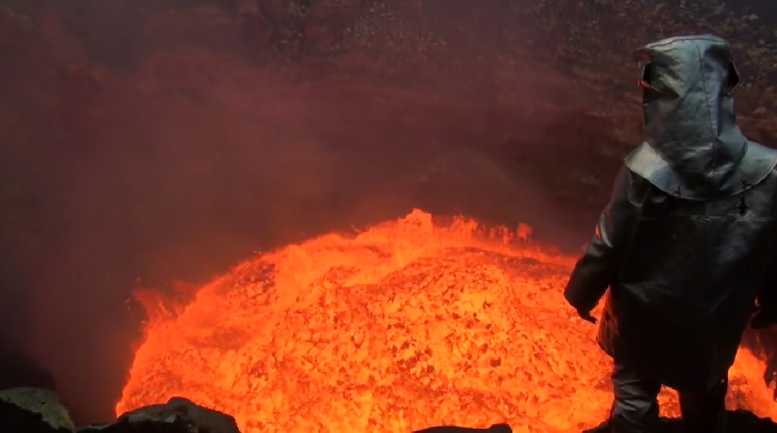 Explorer-Captures-What-It-s-Like-to-Rappel-Down-Into-an-Active-Volcano.png
