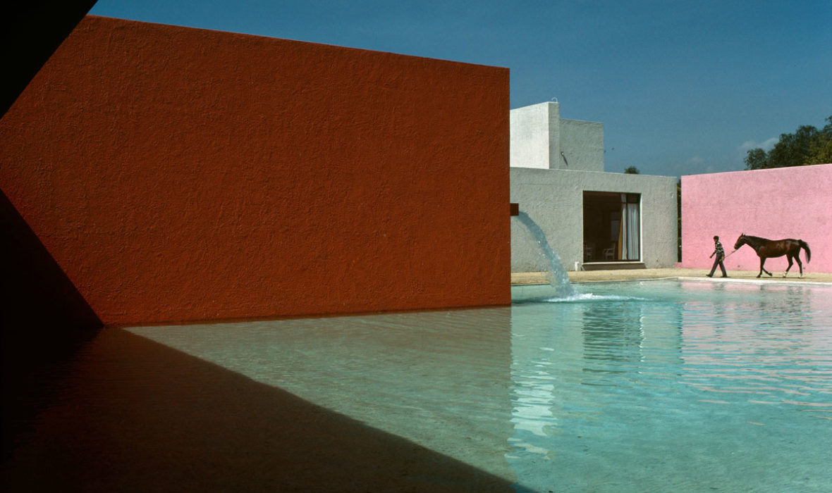 rene-burri-horse-pool-and-house-by-luis-barragan-san-cristobal-mexico-1976.jpg
