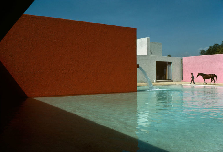 rene-burri-horse-pool-and-house-by-luis-barragan-san-cristobal-mexico-1976.jpg