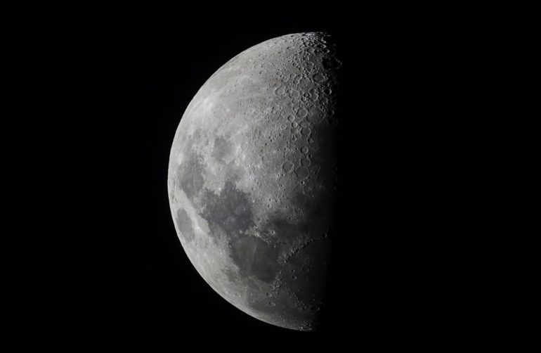 moon-1920x1252.jpg