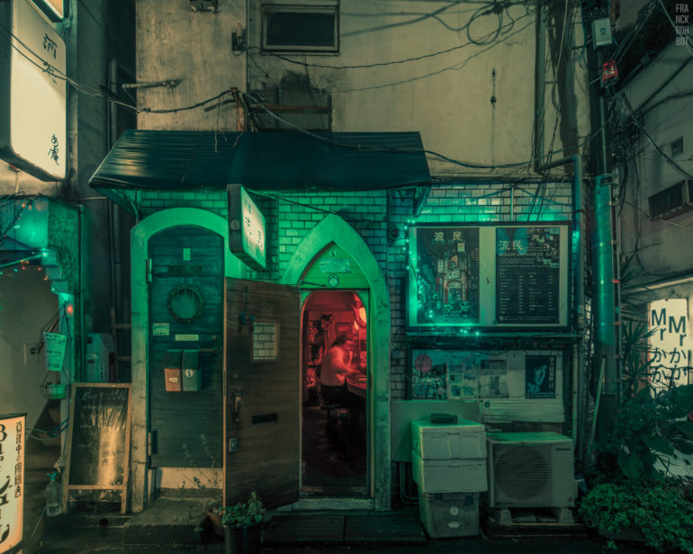 Con varias series, el fotógrafo Franck Bohbot captura la esencia de la noche y sus colores. A la luz de las luces de neón y los letreros, vayamos con él a las calles de Nueva York o Tokio una vez que se ponga el sol.