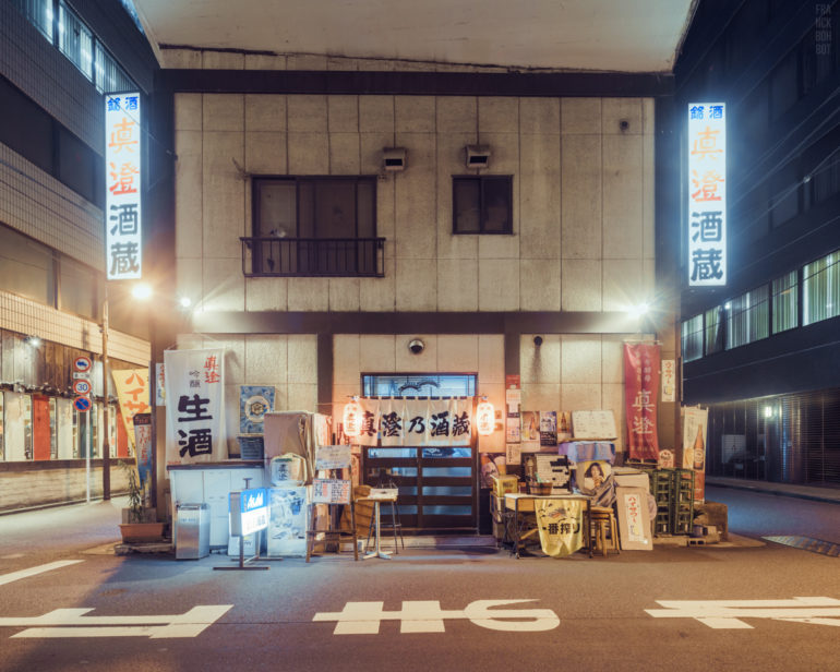 Con varias series, el fotógrafo Franck Bohbot captura la esencia de la noche y sus colores. A la luz de las luces de neón y los letreros, vayamos con él a las calles de Nueva York o Tokio una vez que se ponga el sol.