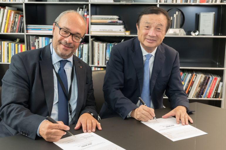 PR42-Business-DP-Leica-Huawei-RD-Max-Berek-Innovation-Lab_-Signing_Dr-Kaufmann_Ren-Zhengfei.jpg