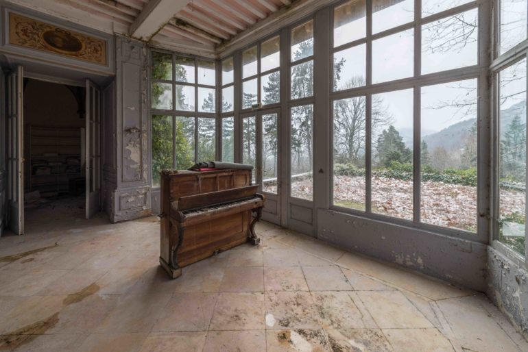 Chateau du chevalier - Lui et son piano, ils pleuraient quelques fois