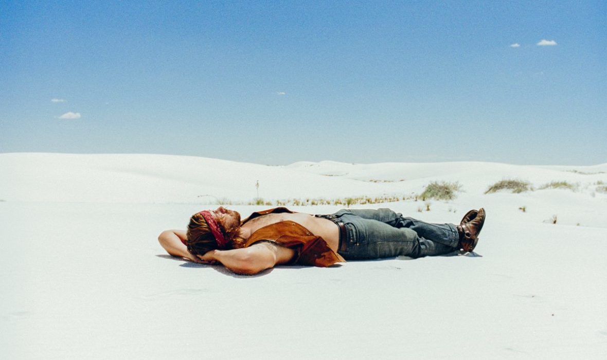 theo-et-maud-theo-white-sand