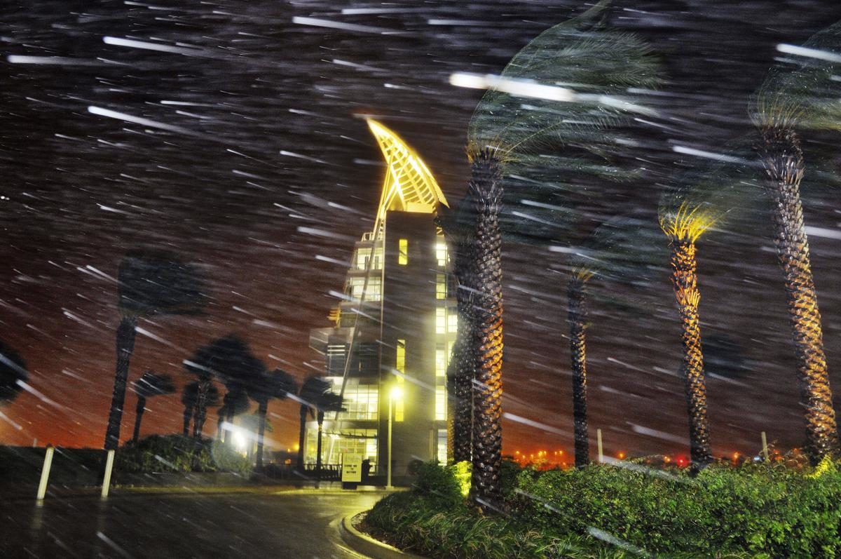 L'ouragan Matthew balayant le Cap Canaveral, Etats-Unis - © Craig Rubadoux/Florida Today via AP