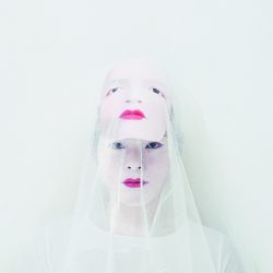 Kimiko Yoshida, La mariée au masque de soi, 2002