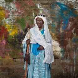 © Patrick Willocq_You cannot pick a stone with one finger_6