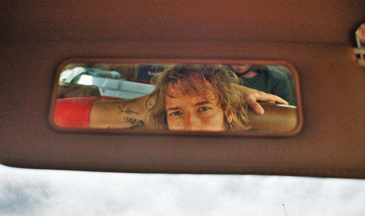 58 autoportrait retro interieur