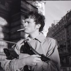 homme aux chaussures de femme