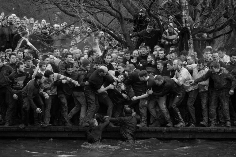 Royal Shrovetide Football © Oliver Scarff-Agence France Presse