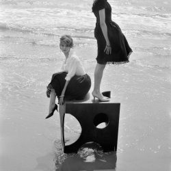 Pour Elle, Saintes Marie de la Mer, 1960 - Copyright Peter Knapp
