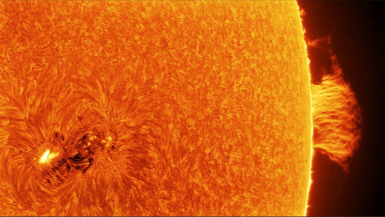 OS32085_AR 2665 and Quiescent Prominence © Łukasz Sujka (smaller)