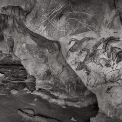 © Raphaël Dallaporta, Éditions Xavier Barral, 2016p