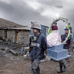 Pour tout l'argent de Potosi / Vale un Potosi