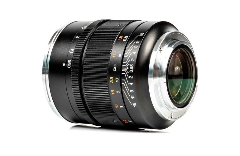 mitakon-speedmaster-50-mm-f-0-95-mark-III-4