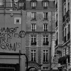 05_P_ÉCHANGE_RACISTE_MIGRANTS.PARIS_3°_a