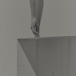 StandingOnTheBeach,StaringAtTheSea_Chau Cuong Lê _Pour Planche(s) Contact 2019 (2)