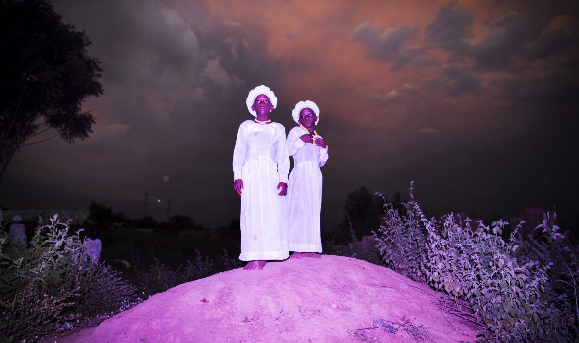 c2f5b566abf3e51acecd98836c5aaa0c.TWINS-Zeiss-001