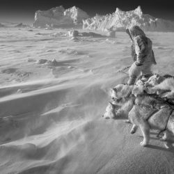 10_© Ragnar Axelsson_Arctic Heroes-Where the world is melting