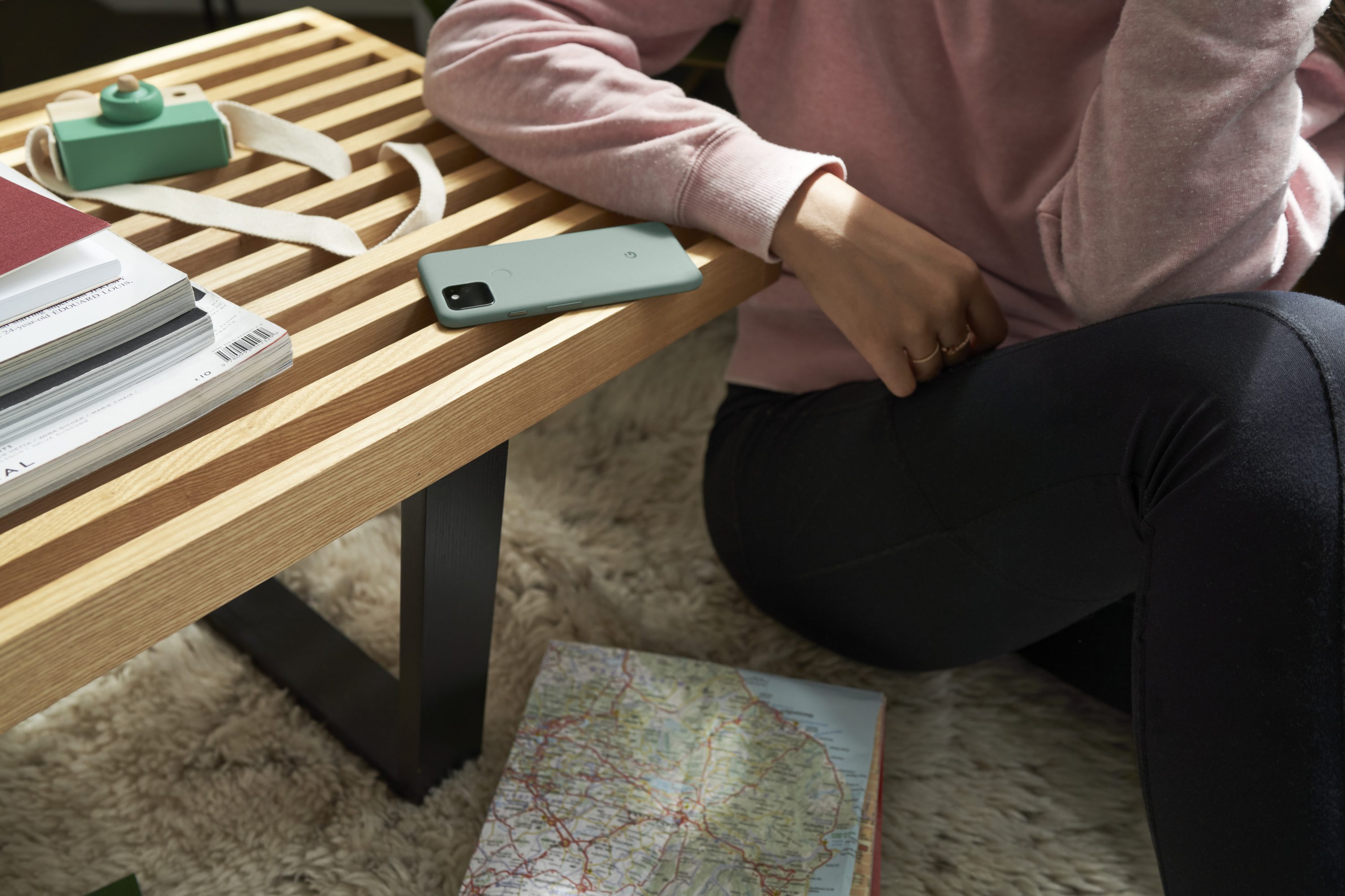 Pixel 5 - Lifestyle Image (5) (2)