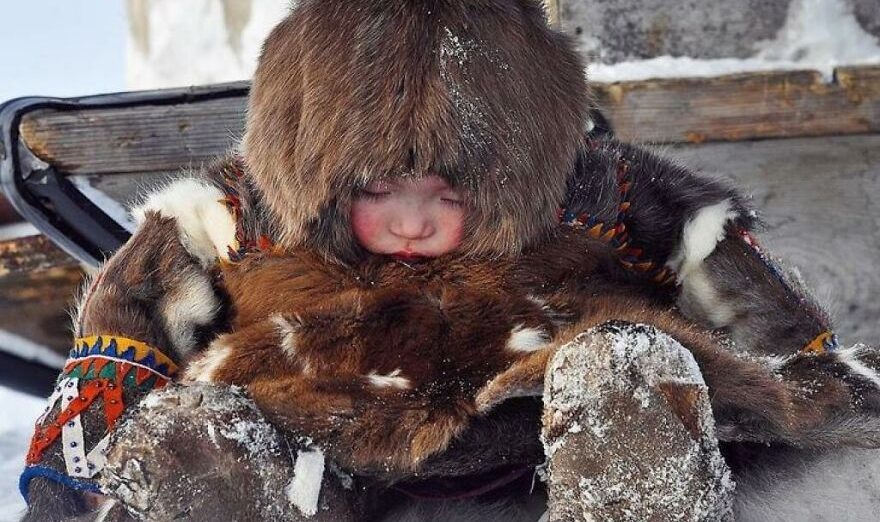 5ff2dd197451f-Photographer-shows-what-childhood-is-like-in-different-parts-of-the-world-5feed77aa071e__880