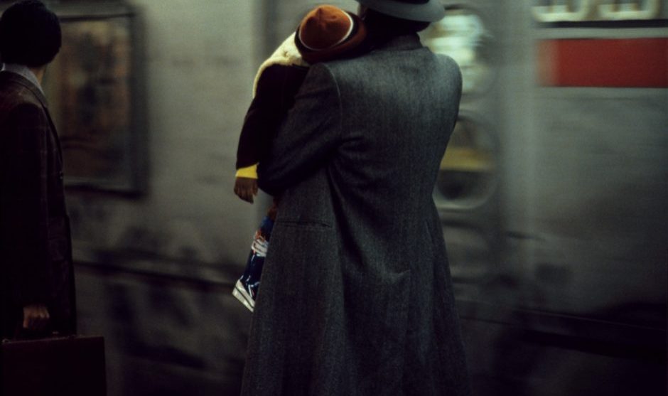 1984-ny-usa-father-and-child-in-the-subway-940x624