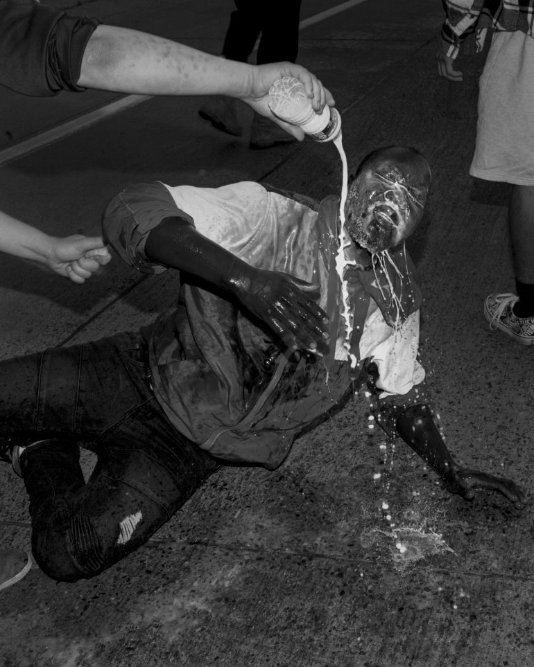 7 _ AMERICAN MIRROR © Philip MONTGOMERY 1_3