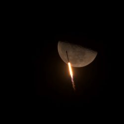 Winner_Falcon-9-soars-past-the-Moon-©-Paul-Eckhardt-copy-800x480
