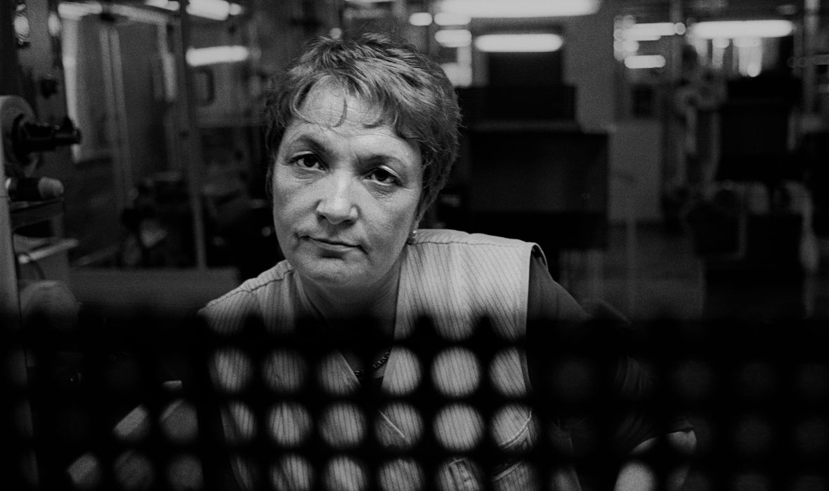 Marie Pierre Lecudennec Ouvriere Specialisee Manufacture de Morlaix en 1998_@Valerie Couteron