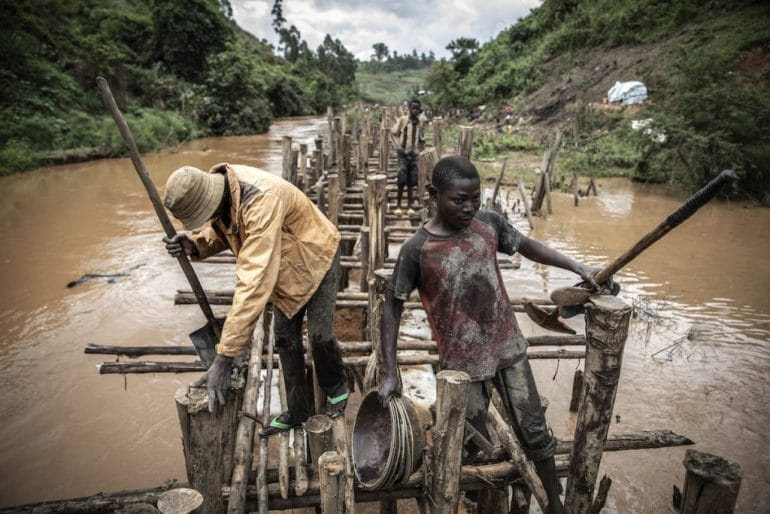 miners-at-a-gold-mine-carved-into-a-diverted-riverbank-in-iga-barriere-in-congos-ituri-provincemay-2021-finbarr-oreilly-for-fondation-carmignac-1024x683