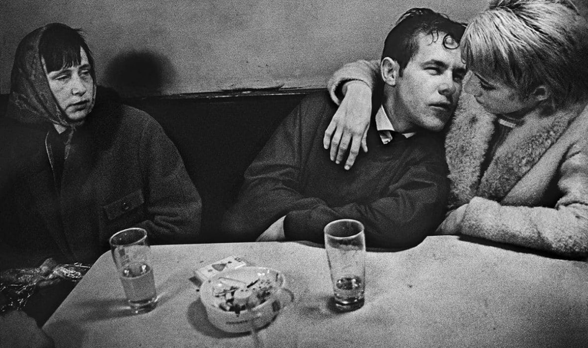 Kleinchen-and-Rose-with-Mona-Café-Lehmitz-1970.-Photograph-Anders-Petersen-1200x794