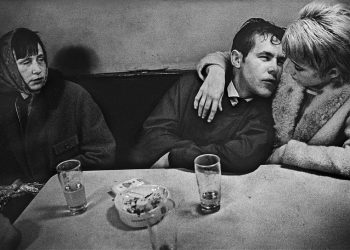 Kleinchen-and-Rose-with-Mona-Café-Lehmitz-1970.-Photograph-Anders-Petersen-1200x794