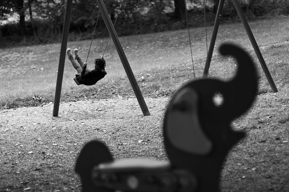 D’une selle à une autre elle balance.