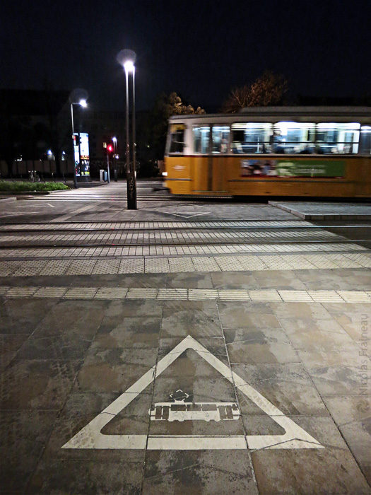 Attention, passage de Tram…