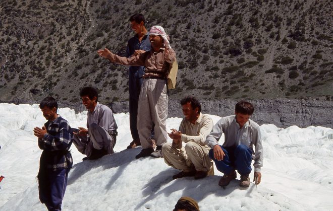 Fête sur le glacier de Passu