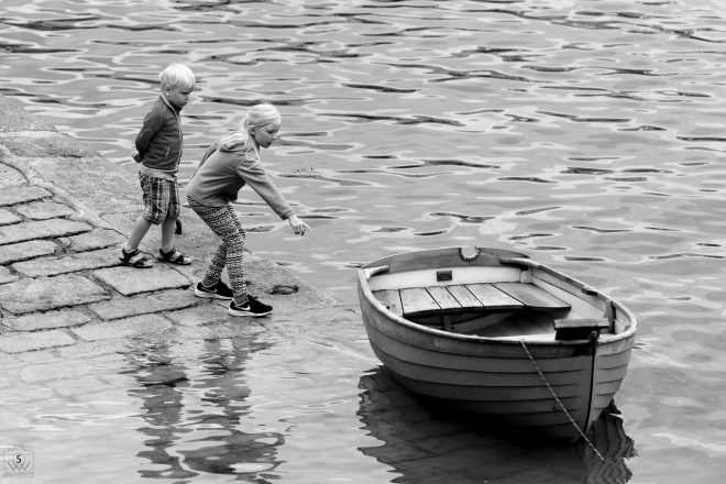 Le frère, la sœur et la barque