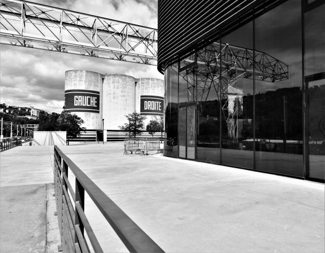 droite /gauche ou l'inverse?